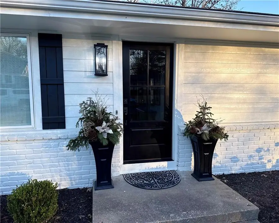 9737 Mohawk Drive, Overland Park, KS 66206 - Image #2