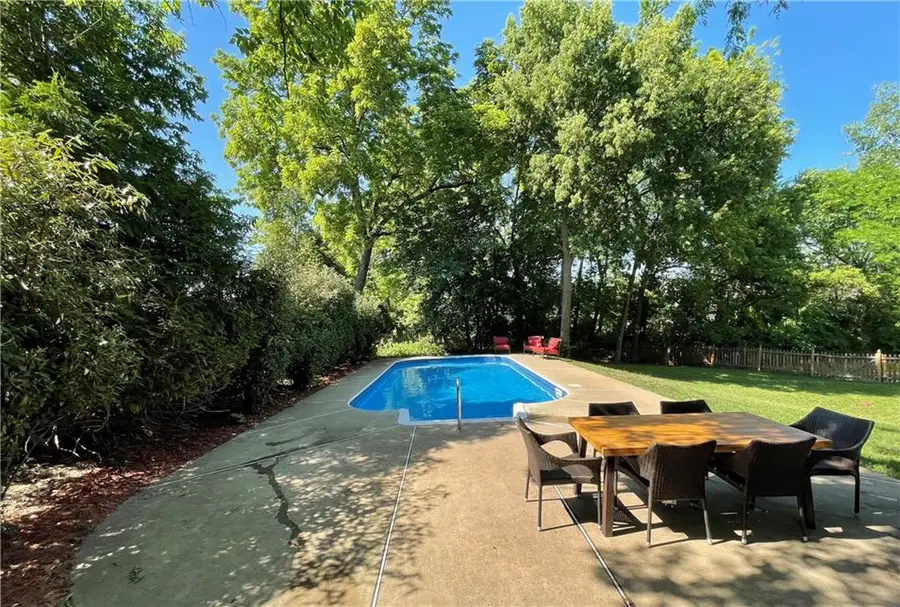 15434 Glenwood Avenue, Overland Park, KS 66223 - Image #2