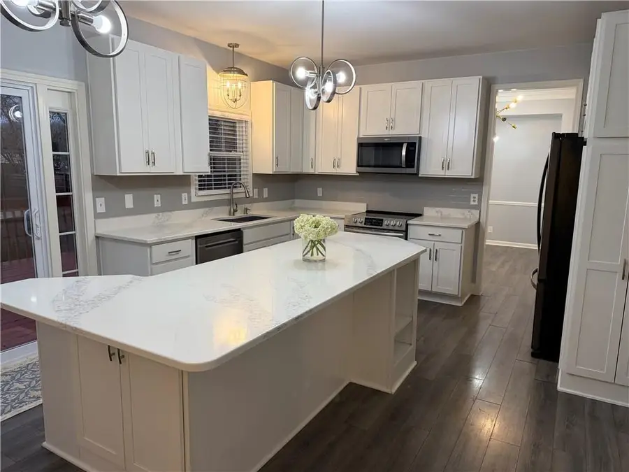 15434 Glenwood Avenue, Overland Park, KS 66223 - Image #3