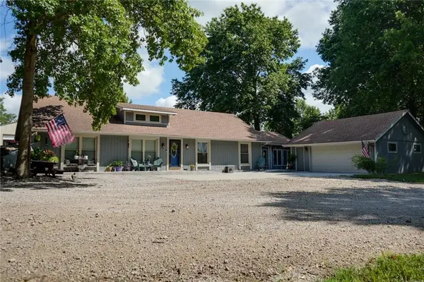 38202 E Old Pink Hill Road, Oak Grove, MO 64075