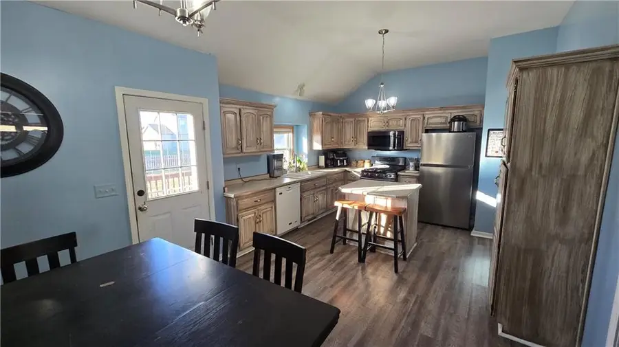 909 Rosewood Drive, Cameron, MO 64429 - Image #2