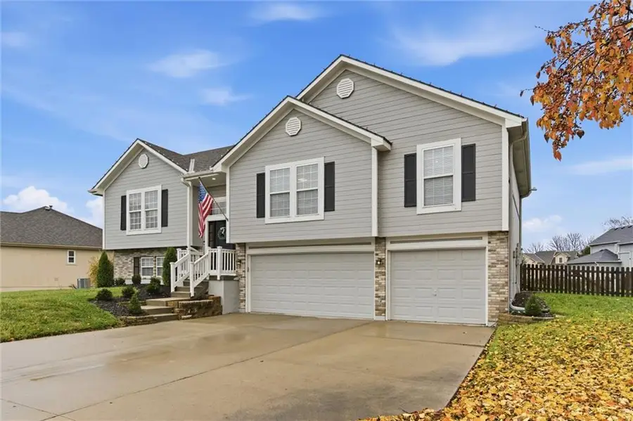 328 SW Chatham Court, Lees Summit, MO 64082 - Image #2