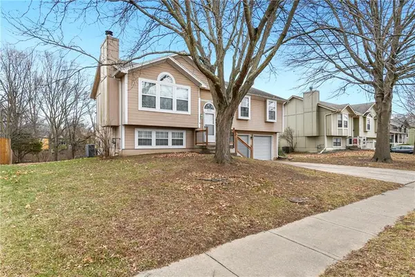 505 SE Onyx Drive, Lee's Summit, MO 64063