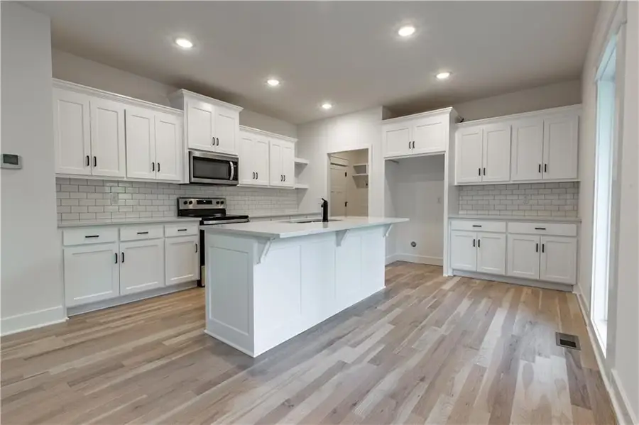 7360 NW Clore Drive, Parkville, MO 64152 - Image #2