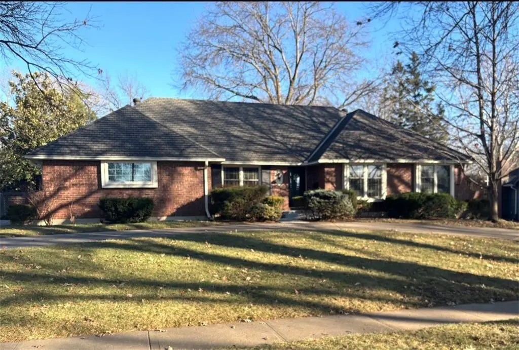 9103 Roe Avenue, Prairie Village, KS 66207 - Image #1