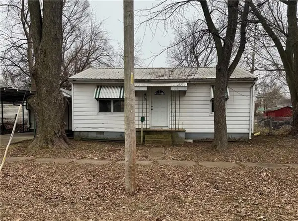 303 S Commercial Street, Windsor, MO 65360