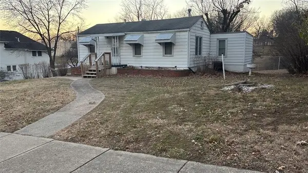 5224 England Street, Merriam, KS 66203