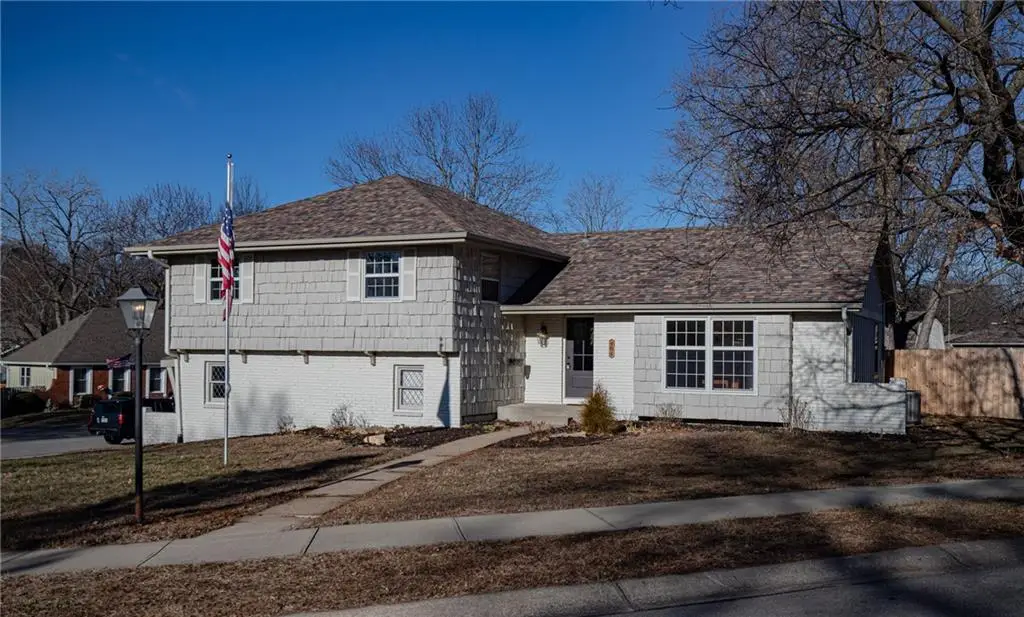 404 Hillcrest Circle, Belton, MO 64012 - Image #1