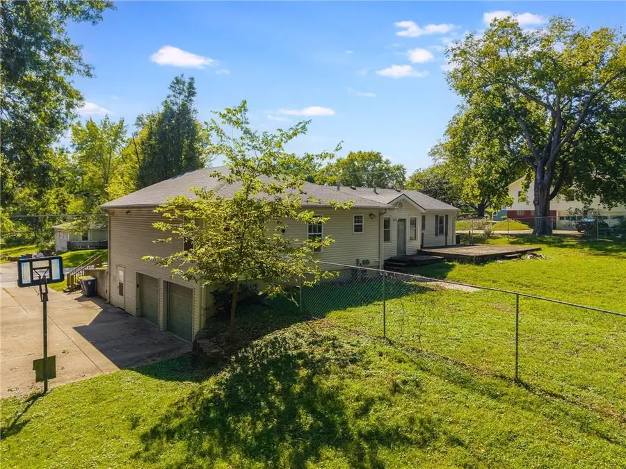 2906 NE Russell Road, Kansas City, MO 64117 - Image #2