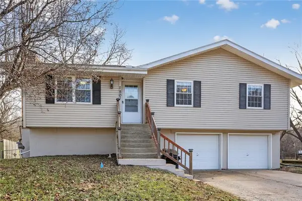 1501 SE 19th Street, Oak Grove, MO 64075