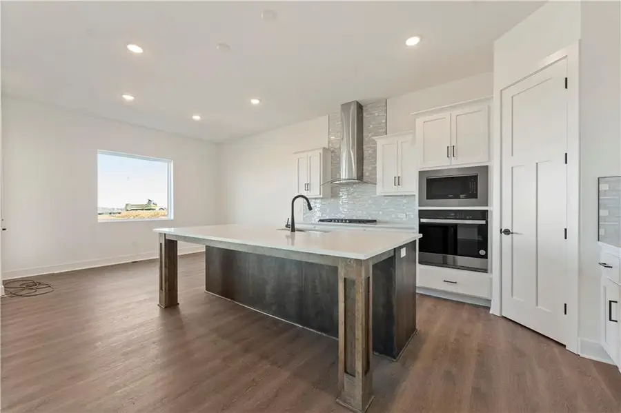 1599 Grayhawk Drive, Basehor, KS 66007 - Image #2