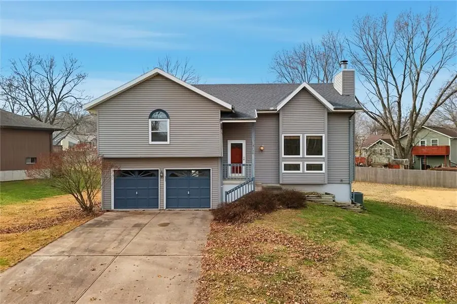 100 Lakeland Drive, Smithville, MO 64089 - Image #2