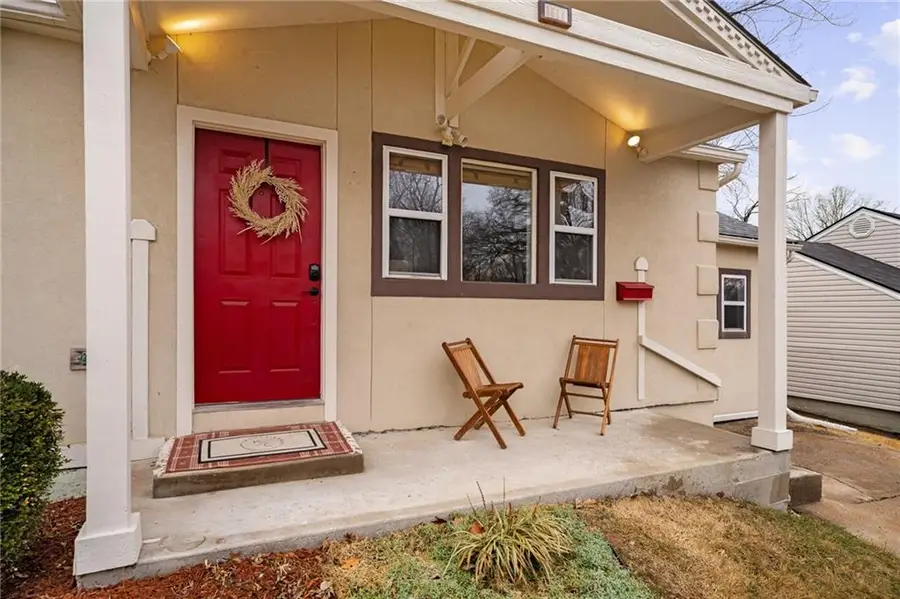 8656 Sleepy Hollow Road, Kansas City, MO 64114 - Image #3