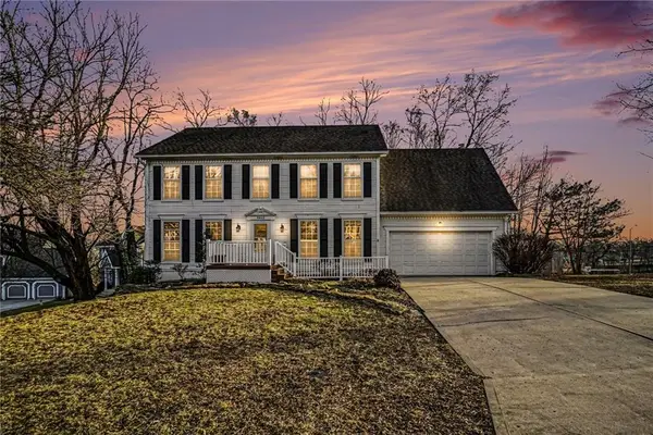 8645 Greenwood Lane, Lenexa, KS 66215