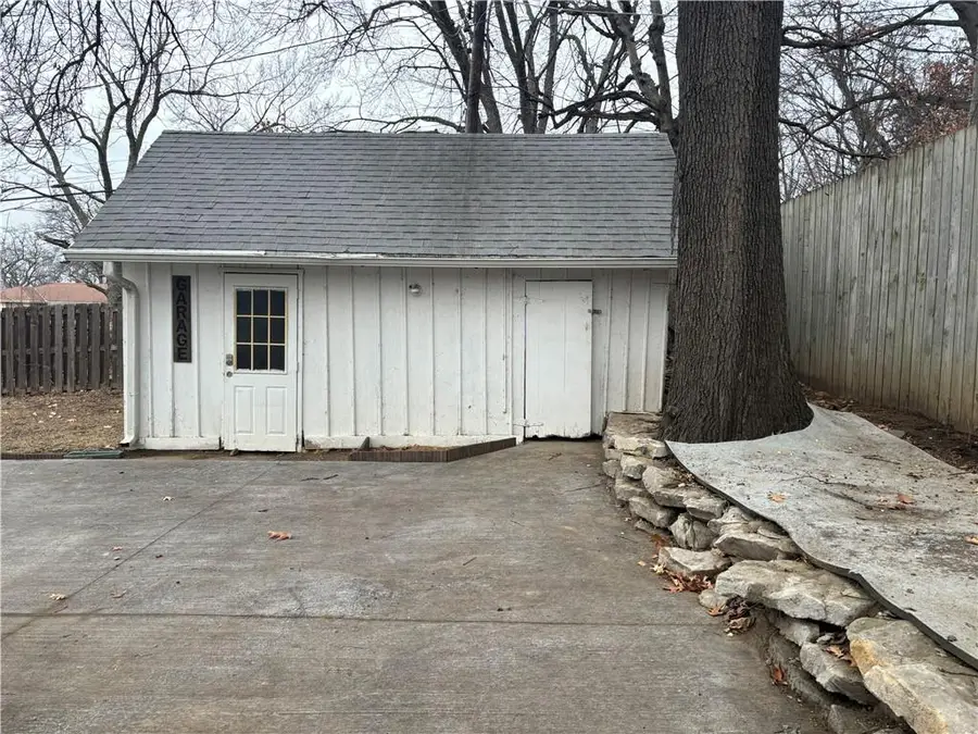 3001 Felix Street S, Saint Joseph, MO 64501 - Image #2