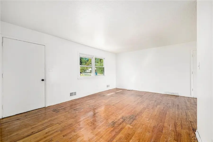 801 N Redwood Drive, Independence, MO 64056 - #2