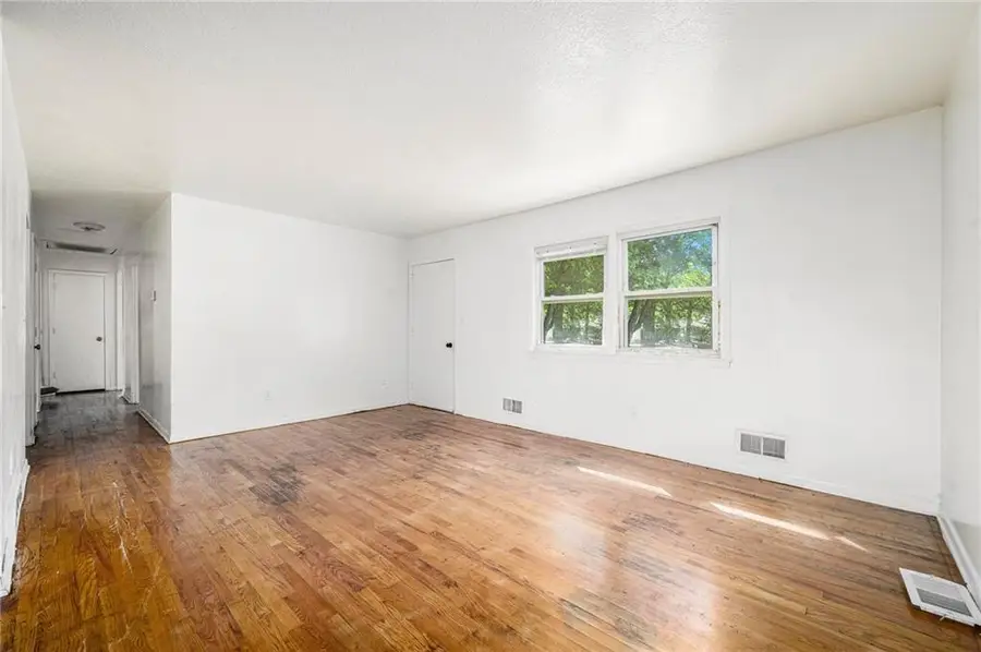 801 N Redwood Drive, Independence, MO 64056 - #3