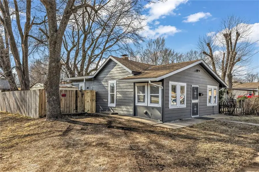 145 E Farmer Street, Independence, MO 64050 - #2