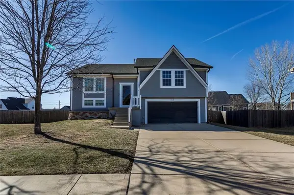 522 N Pine Court, Gardner, KS 66030