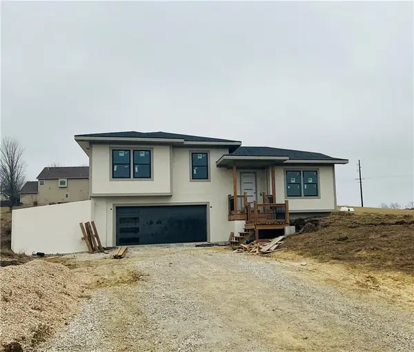 70 Fairview Drive, Ottawa, KS 66067