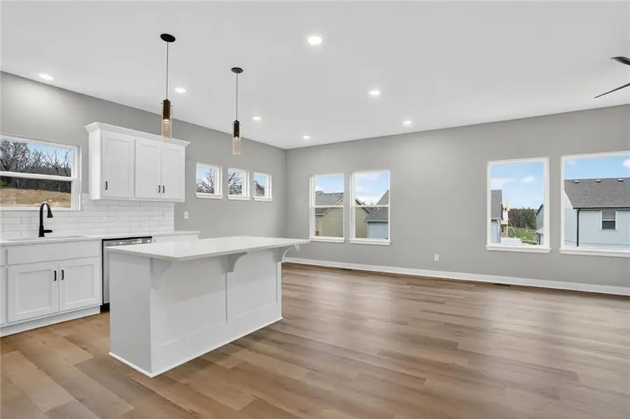 16209 Ryan Circle, Parkville, MO 64152 - Image #3