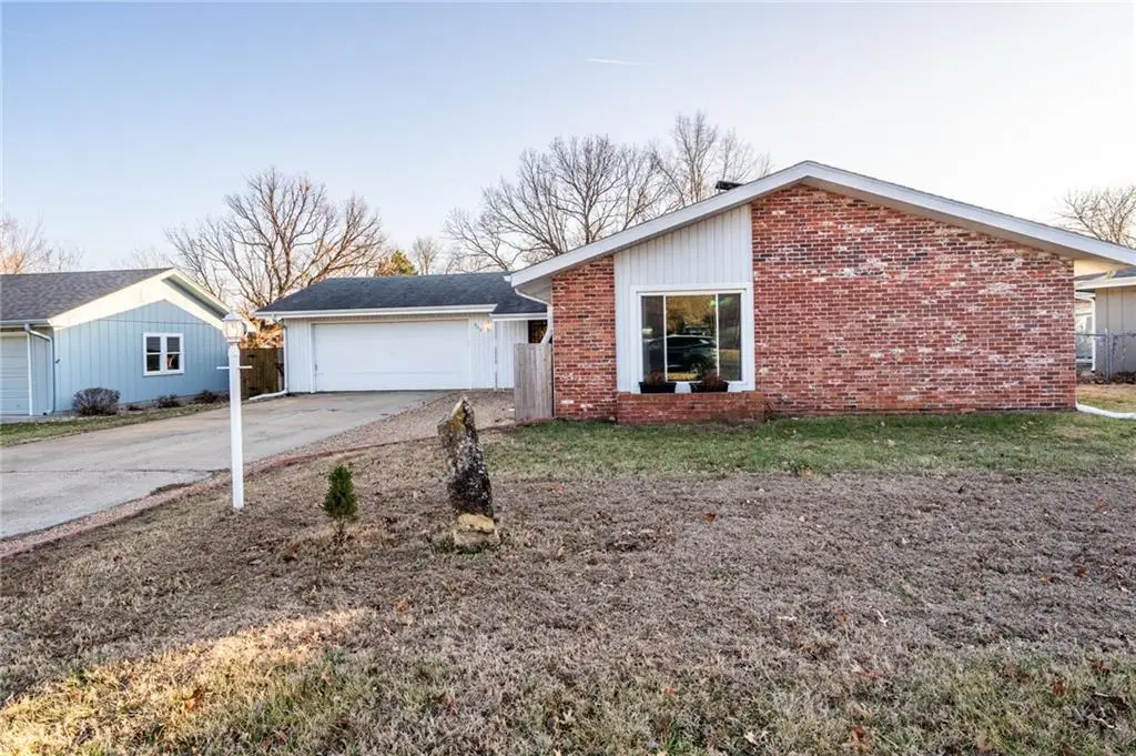 925 W 27th Terrace, Lawrence, KS 66046 - Image #1