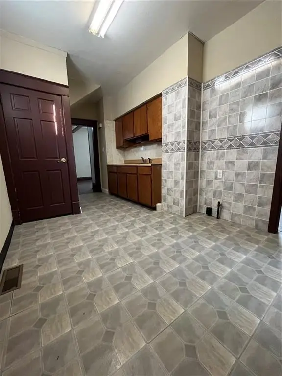 3907 E 9th Street, Kansas City, MO 64127 - Image #3