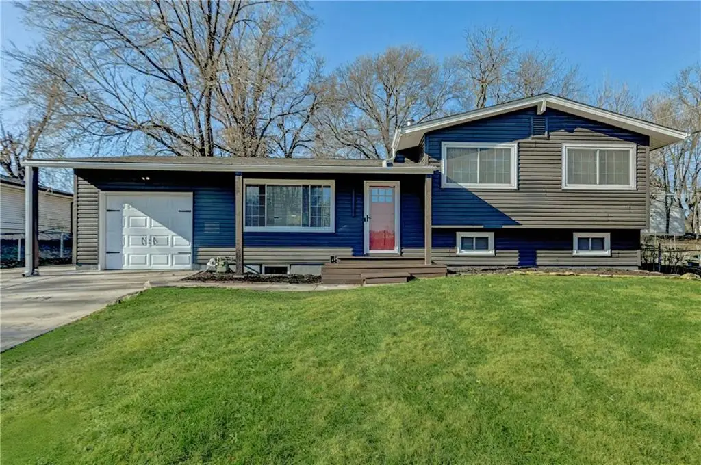 6208 N Woodland Avenue, Gladstone, MO 64118 - Image #1