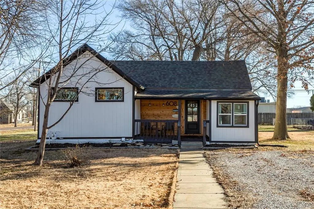 608 N Madison Street, Spring Hill, KS 66083 - Image #1