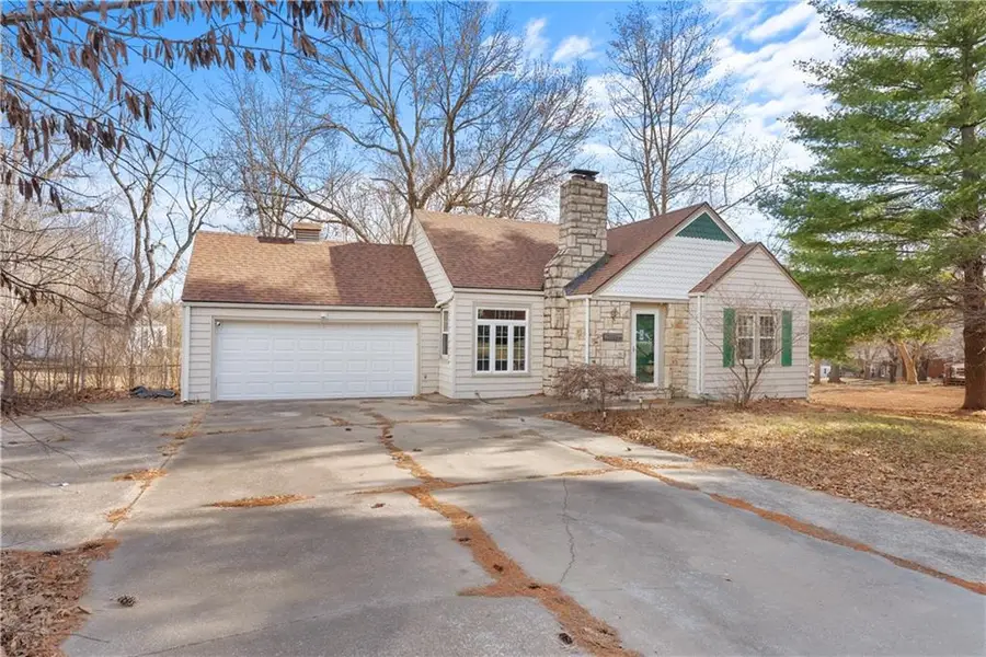 6821 Laurel Avenue, Raytown, MO 64133 - Image #2