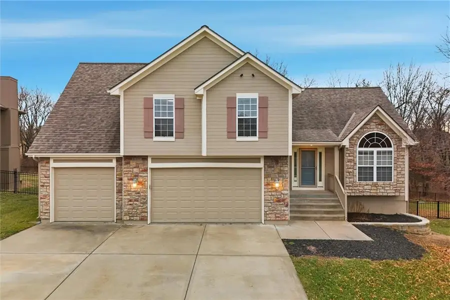 701 Tomahawk Court, Smithville, MO 64089 - Image #2