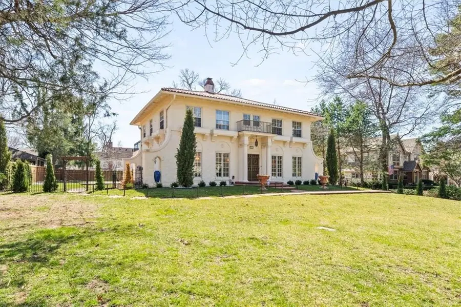 1205 W 60th Terrace, Kansas City, MO 64113 - #2