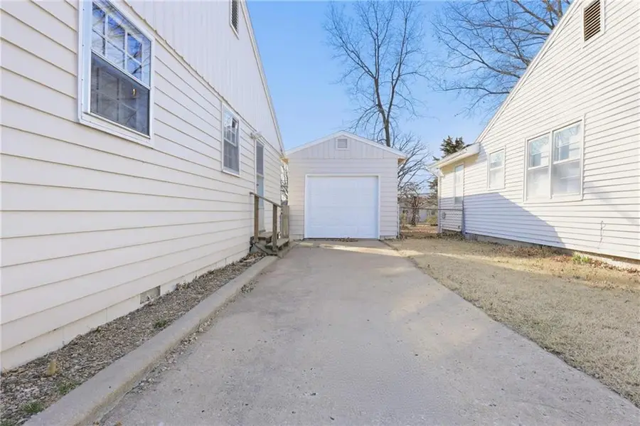 1029 Highland Drive, Lawrence, KS 66044 - #3