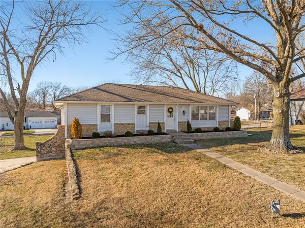 8590 Wycoff Drive, De Soto, KS 66018