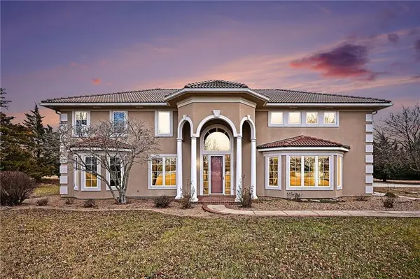 15555 S Moonlight Road, Olathe, KS 66061