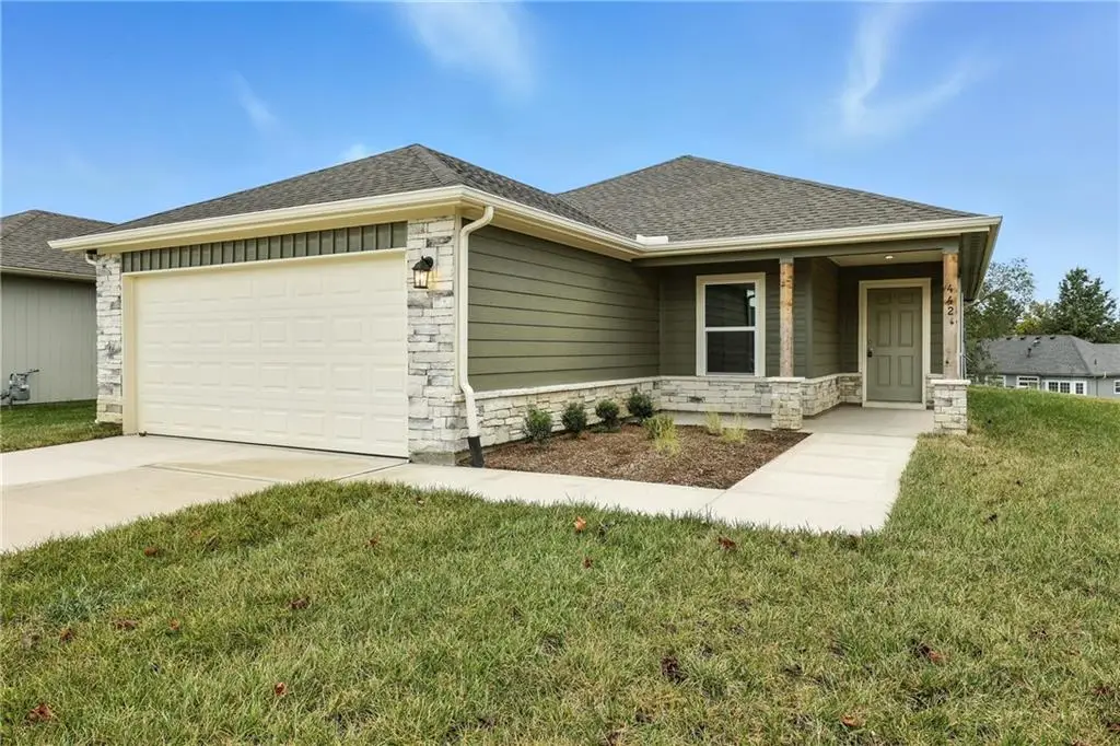 455 Rock Creek Drive, Tonganoxie, KS 66086 - Image #1