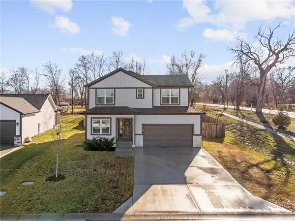 19727 W 196th Terrace, Spring Hill, KS 66083