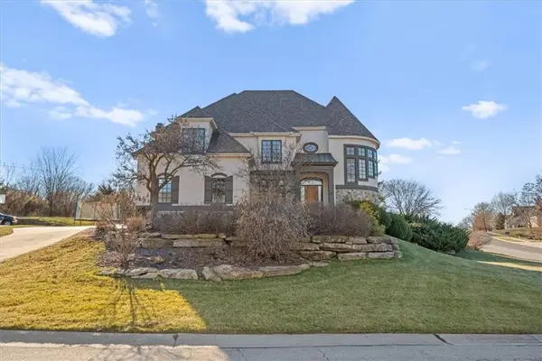 8143 NW Spruce Court, Parkville, MO 64152