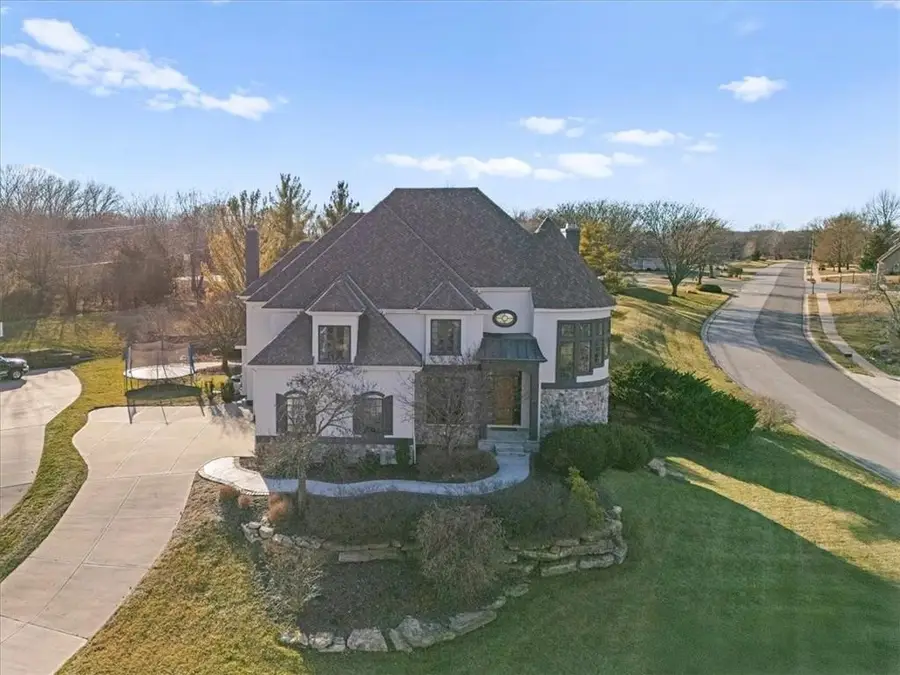 8143 NW Spruce Court, Parkville, MO 64152 - Image #2