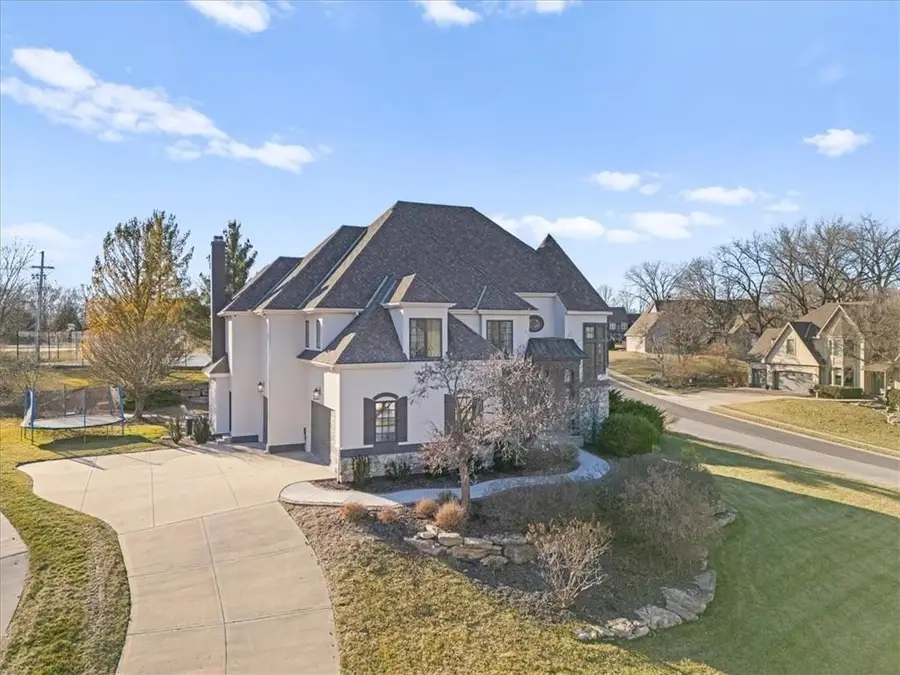 8143 NW Spruce Court, Parkville, MO 64152 - Image #3