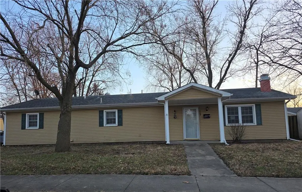 709 E Lincoln Street, Iola, KS 66749 - #1