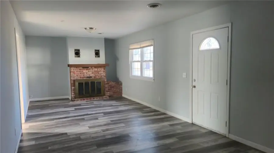 709 E Lincoln Street, Iola, KS 66749 - #3