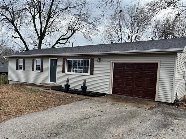 Hillside Drive, Lexington, MO 64067