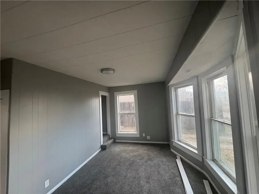 1402 S Park Avenue, Oak Grove, MO 64075 - Image #2