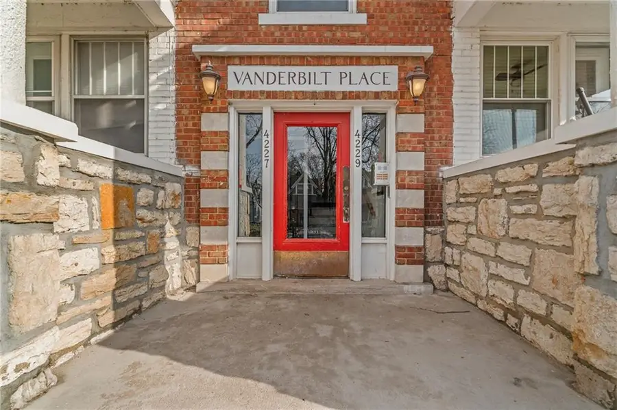 4227 Oak Street #2N, Kansas City, MO 64111 - Image #2