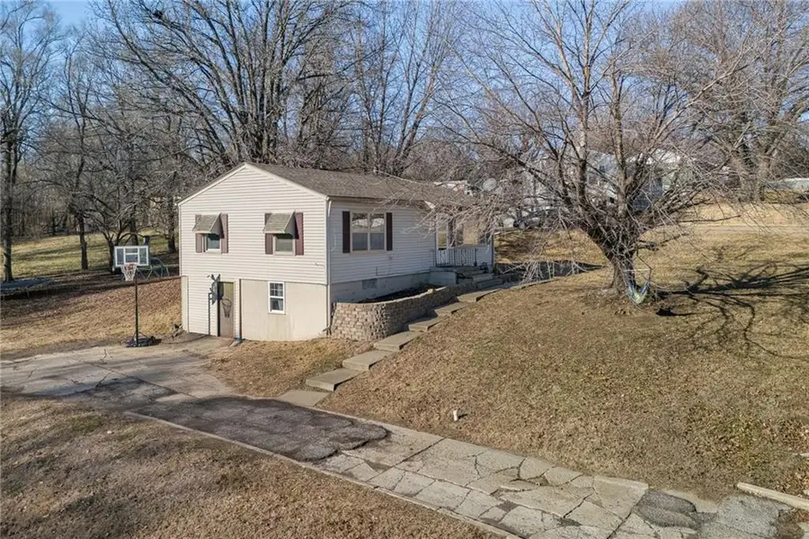 3410 S 30th Street, Saint Joseph, MO 64503 - Image #2