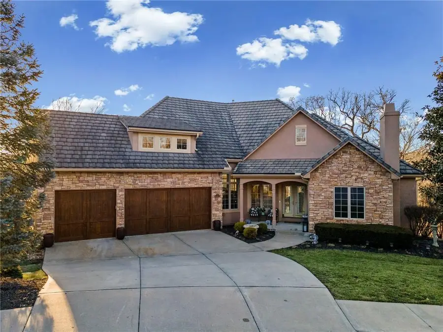 6412 Muirfield Street, Parkville, MO 64152 - #2