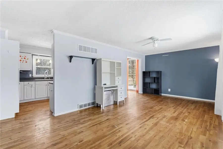 9900 Oakdell Street, Kansas City, MO 64114 - Image #2