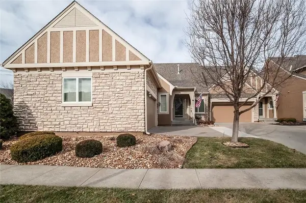 7866 W 157th Terrace, Overland Park, KS 66223