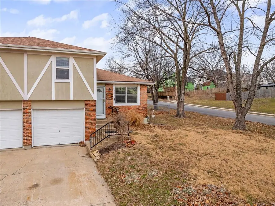 9402 W 48th Terrace, Shawnee, KS 66203 - Image #2